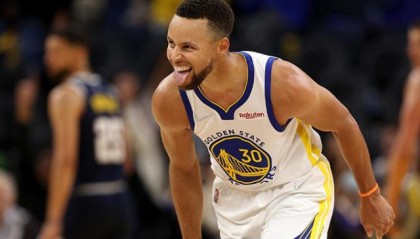 米兰体育官网-连续两场三分命中数20+ 勇士季前赛喜事不断