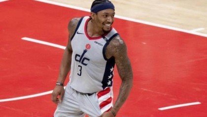 中国米兰-【流言汇总】湖人积极追逐控卫 比尔或在本周做决定