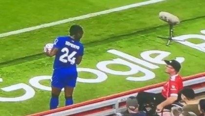 坐轮椅场边辱骂塞梅尼奥！默郡警方：该47岁男子现已被逮捕