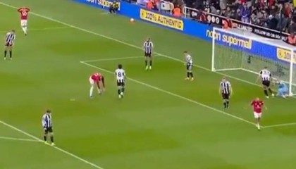 米兰体育官方-战犯表现，姆伯莫一脚踢飞绝佳机会，库尼亚抱头、谢什科捶地