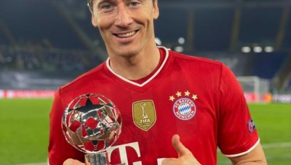 米兰体育平台-18岁小将抢戏莱万 穆夏拉完美饰演穆勒替身