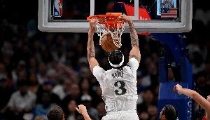 米兰体育官网-浓眉：我们之前只有7个人打球&amp;都打40分钟 这给了我复出的动力